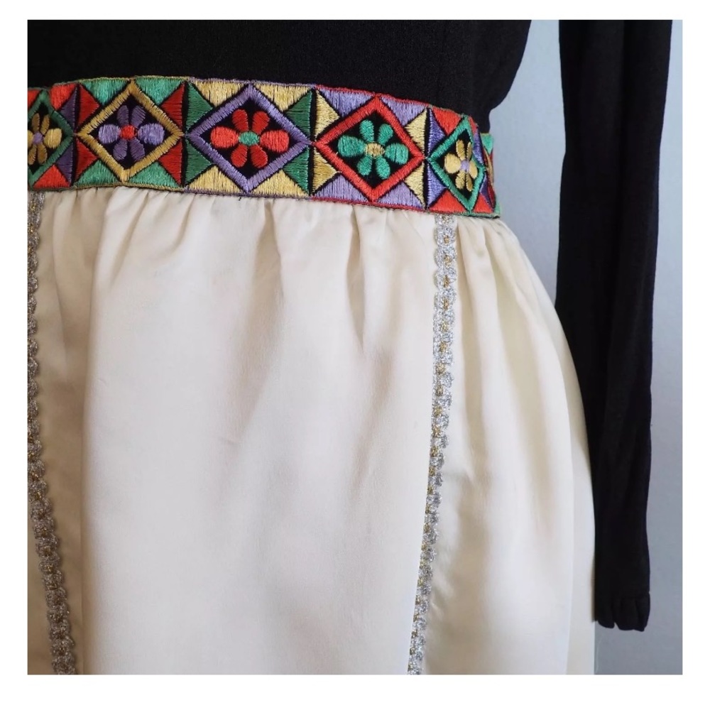 🥳HP🥳 1970’s True Vintage embroidered maxi dress - Picture 3 of 6